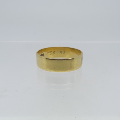 69 - An 18ct gold Wedding Band, Size P, approx weight 3.7g.