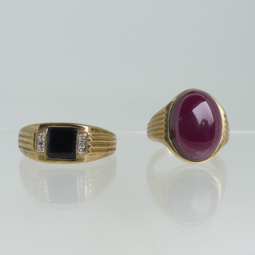 76 - A 9ct yellow gold Gentleman's Signet Ring, set with on oval cabochon rhodolite garnet and with reede... 