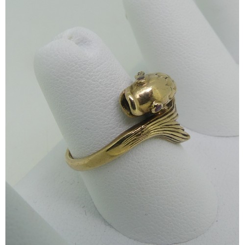 88 - A 9ct gold Dolphin Ring, the head and tail crossing over at the front, with ruby eyes, Size N, 3.8g.... 