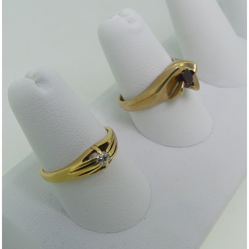 89 - A small single stone diamond Ring, mounted in 18ct yellow gold, Size O, 3.5g, together with a garnet... 