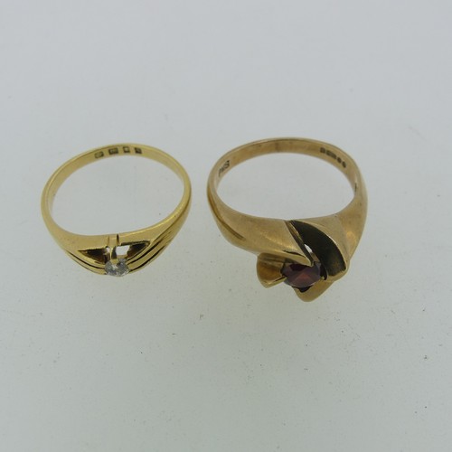 89 - A small single stone diamond Ring, mounted in 18ct yellow gold, Size O, 3.5g, together with a garnet... 