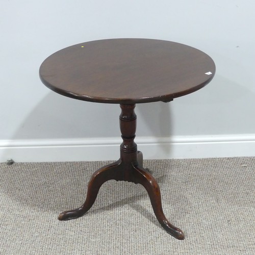 376 - A Georgian mahogany circular tripod Table, with turned column and swept feet, W 62cm x D 62cm x H 62... 