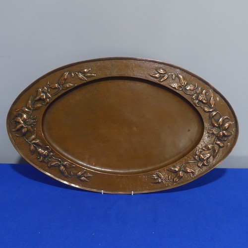 400 - An Arts & Crafts copper Charger, of circular form, with embossed sailing ship decoration, 41cm d... 