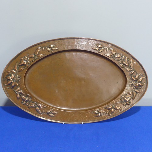 400 - An Arts & Crafts copper Charger, of circular form, with embossed sailing ship decoration, 41cm d... 