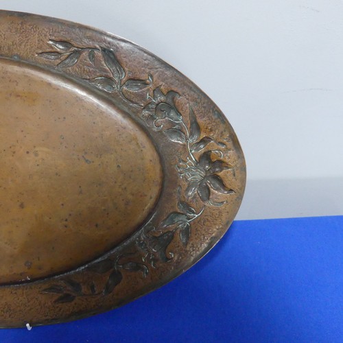 400 - An Arts & Crafts copper Charger, of circular form, with embossed sailing ship decoration, 41cm d... 