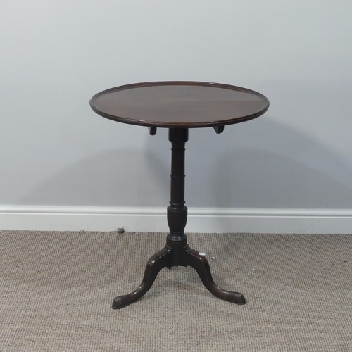 470 - A Georgian mahogany tilt-top Wine Table, with circular top, turned column and cabriole supports on p... 