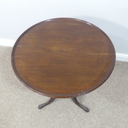 470 - A Georgian mahogany tilt-top Wine Table, with circular top, turned column and cabriole supports on p... 