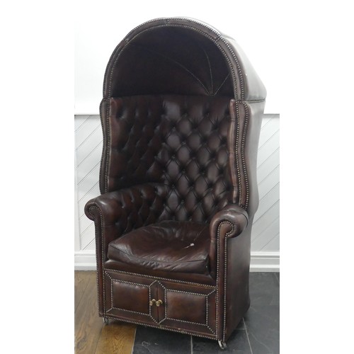 481 - A Georgian style button-back leatherette Hall Porter's Chair, with arched top and rounded seat, on c... 