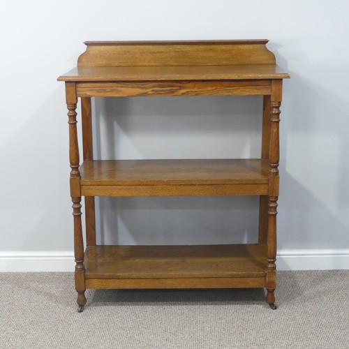 489 - An Edwardian oak three-tier serving Buffet, with turned supports, W 100cm x D 44cm x H 122cm.... 