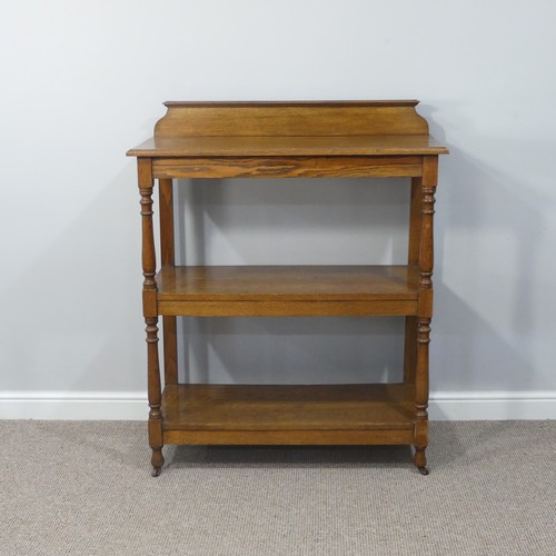 489 - An Edwardian oak three-tier serving Buffet, with turned supports, W 100cm x D 44cm x H 122cm.... 