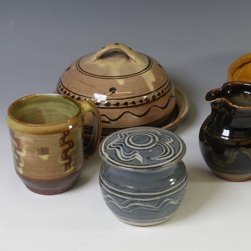 76 - A small quantity of Winchcombe Pottery Wares, to include two Mugs, one by Patrick Groom, two Lidded ... 