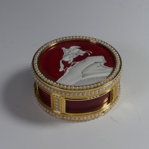 101 - A limited edition Halcyon Days enamel Box, commemorating the Tercentenary of St Petersburg, 3/60, bo... 