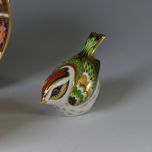 91 - A Royal Crown Derby 'Newstead Woodpecker' Paperweight, decorated in greens and gilt, with factory ma... 