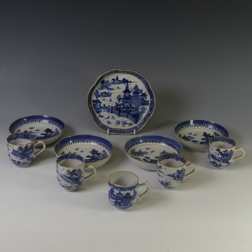 133 - A small quantity of Chinese blue and white export porcelain tea wares, decorated with trees and pago... 