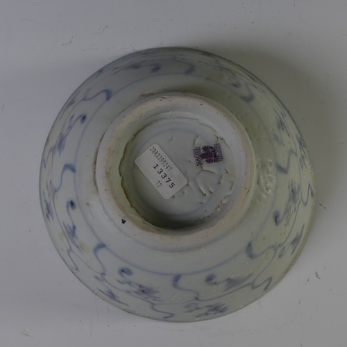 141 - A Chinese export 'Tek Sing Treasure' blue and white porcelain Dish, decorated with flowering lotus, ... 