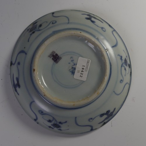 141 - A Chinese export 'Tek Sing Treasure' blue and white porcelain Dish, decorated with flowering lotus, ... 