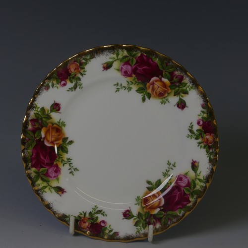 67 - A Royal Albert 'Old Country Roses' pattern Tea Set, to include five Cups and Saucers, six Plates, Te... 