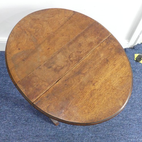 316 - A Victorian walnut 'bobbin' Sutherland Table, the oval top raised on bobbin turned supports with cas... 