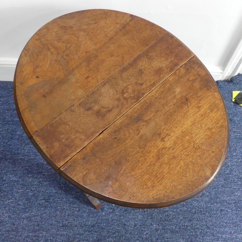 316 - A Victorian walnut 'bobbin' Sutherland Table, the oval top raised on bobbin turned supports with cas... 