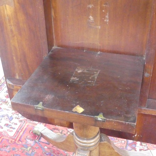 514 - A Georgian mahogany tilt-top Dining Table, the rounded rectangular top with inlaid arrows to corners... 