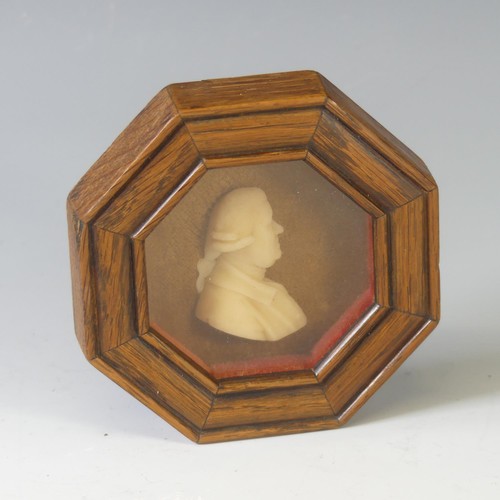 150 - A Georgian wax portrait Plaque of a Gentleman, in an octagonal wood frame, overall frame dimensions ... 