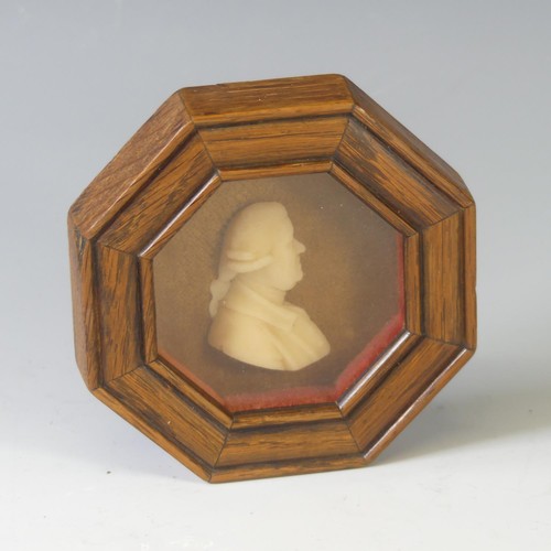 150 - A Georgian wax portrait Plaque of a Gentleman, in an octagonal wood frame, overall frame dimensions ... 