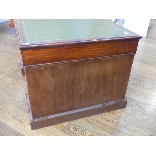 531 - An Edwardian twin Pedestal desk, the rectangular top inset with tooled green skiver, above three fri... 