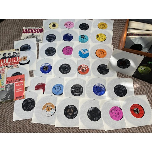 364 - Vinyl Records; A quantity of mostly original LP's, including The Beatles 'White Album', PCM 7067/8, ... 