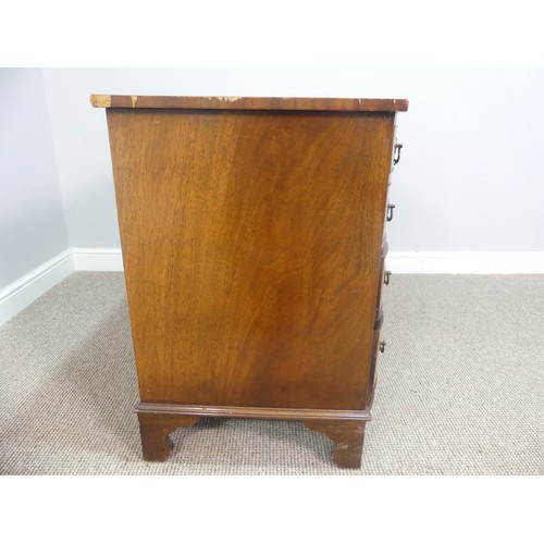 565 - An early 20thC walnut Serpentine-fronted Pedestal Desk, the top with green tooled leatherette inset,... 