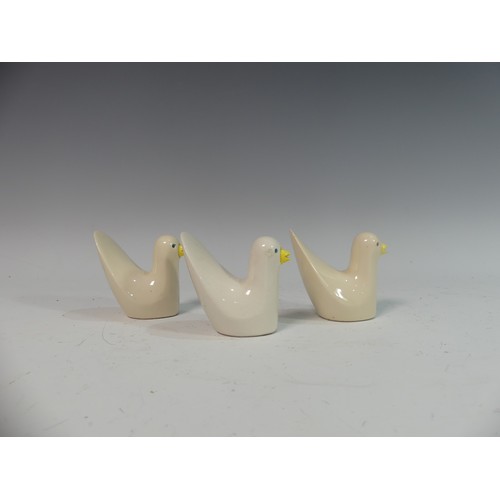 96 - Lawson E. Rudge (b. 1936), a pair of glazed studio pottery Salt Pots, modelled as birds, H 8cm, toge... 