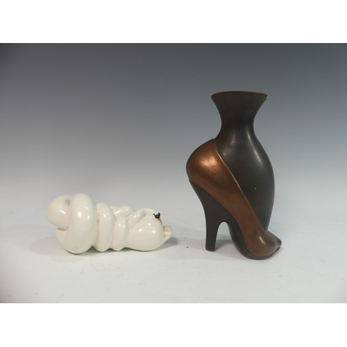 97 - Lawson E. Rudge (b. 1936), a glazed studio pottery sculpture of a Swan, L 21cm, together with a blac... 