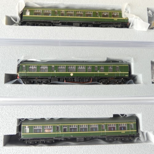 185 - A Graham Farish by Bachmann N gauge 371-886 Class 108 Three Car DMU, BR green, in rigid perspex boxe... 