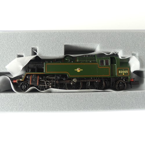 195 - A Graham Farish by Bachmann N gauge 371-980 61XX Prairie Tank 6100, BR black, early emblem, and a 37... 