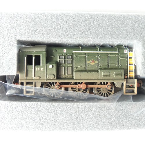 196 - A Graham Farish by Bachmann N gauge 370-026 Castle Class 4080 'Powderham Castle' tender locomotive, ... 