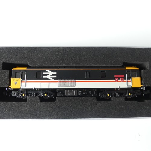 197 - A Dapol N gauge 2D-012-000 Class 22 Diesel locomotive 6326, BR blue with yellow warning panel, and 2... 