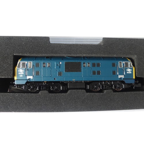 197 - A Dapol N gauge 2D-012-000 Class 22 Diesel locomotive 6326, BR blue with yellow warning panel, and 2... 