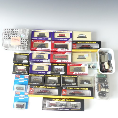 205 - A collection of twenty-two N gauge model railway wagons and vans, by Graham Farish, Dapol and Peco, ... 