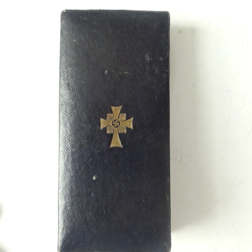 408 - A German WW2 period Mother's Cross (Der Deutschen Mutter), gold award, in presentation case marked '... 