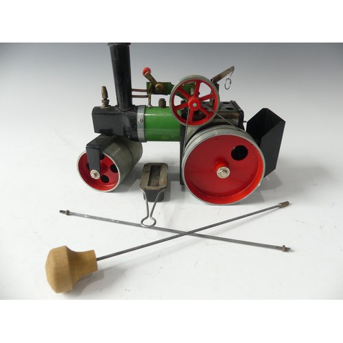 253 - A Mamod Steam Roller SR1A, live steam action, green body with reversing, in original box.... 