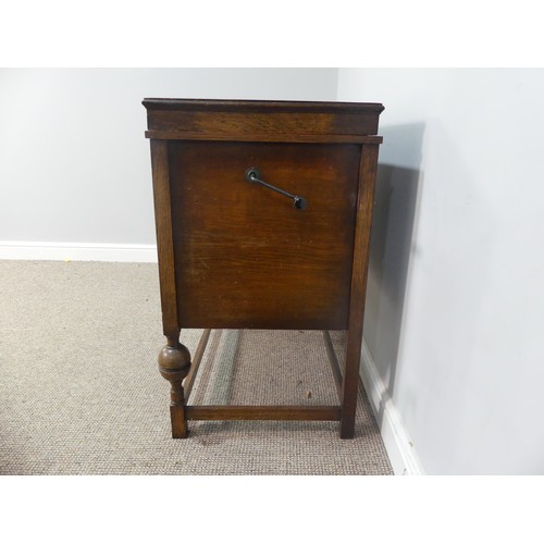 571 - An early 20thC oak cased Selecta Gramophone, having a lift-up lid, record storage and door opening t... 