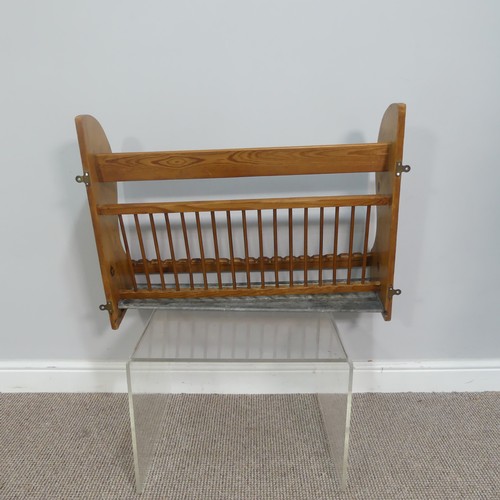 602 - A vintage pine wall mounted Plate Rack, with metal drip tray, W 79cm x D 22cm x H 59cm.... 