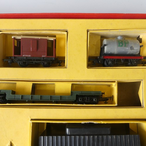 275 - A Triang OO gauge R1 electric Train set in original box, complete with British Railways locomotive, ... 