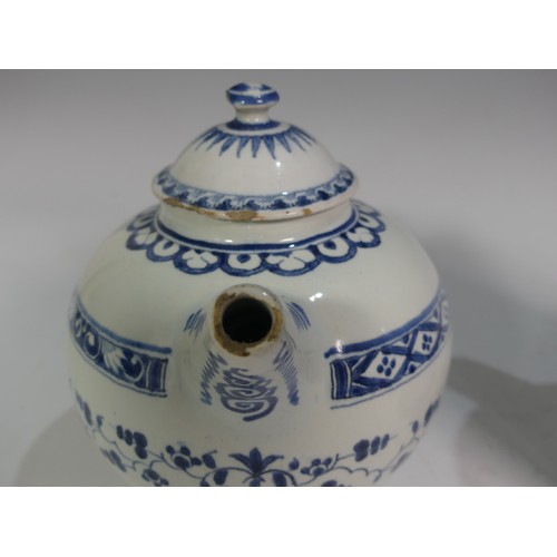 504 - A large early 19thC pearlware blue and white Tankard, decorated with Chinoiserie design H 15cm, toge... 