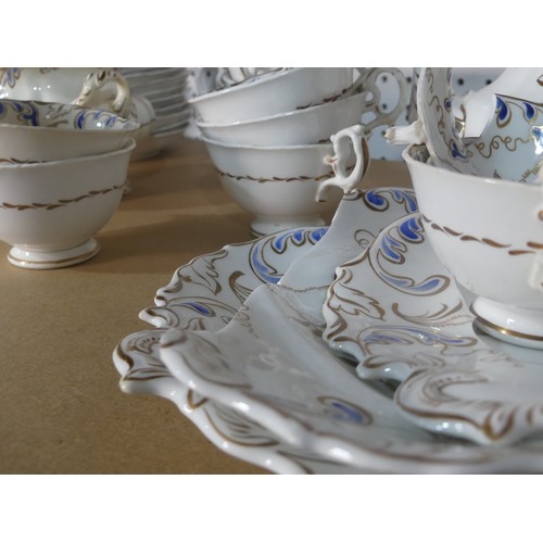 508 - An early 19thC Worcester 136 pattern part Tea Service, comprising thirteen Cups and Saucers, Milk Ju... 