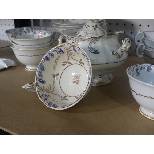 508 - An early 19thC Worcester 136 pattern part Tea Service, comprising thirteen Cups and Saucers, Milk Ju... 