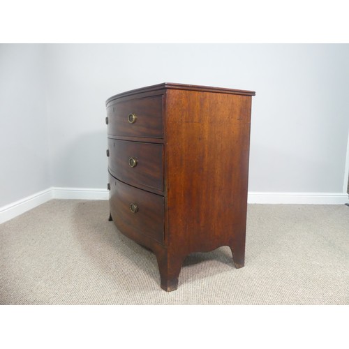 621 - A Georgian mahogany bow front Chest of three long Drawers, raised on bracket feet, W 103cm x H 87cm ... 