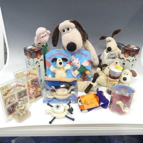 351 - Wallace & Gromit memorabilia, a collection of plush items including a boxed limited edition sou'... 