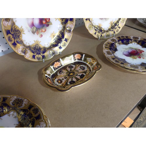 531 - An early 20thC Royal Worcester part Dessert Service, each piece decorated with fruit and set within ... 