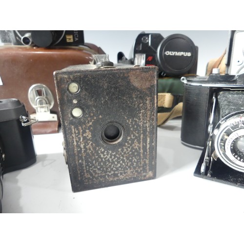 311 - Cameras: ten various vintage cameras, including Pentax MX 35mm SLR with SMC 50mm f1.7 lens and SMC 7... 