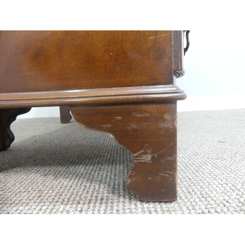 277 - An early 20thC walnut Serpentine-fronted Pedestal Desk, the top with green tooled leatherette inset,... 